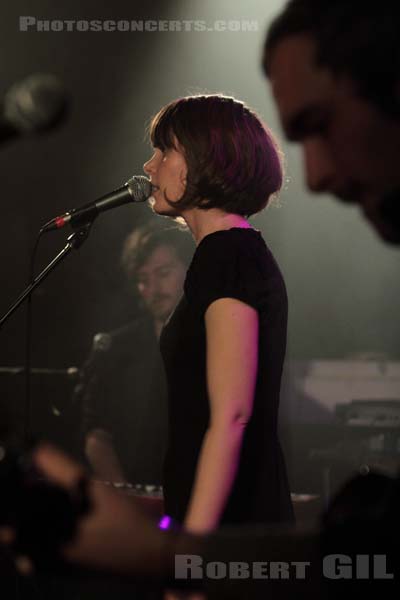 LA FIANCEE - 2010-03-27 - PARIS - La Maroquinerie - 